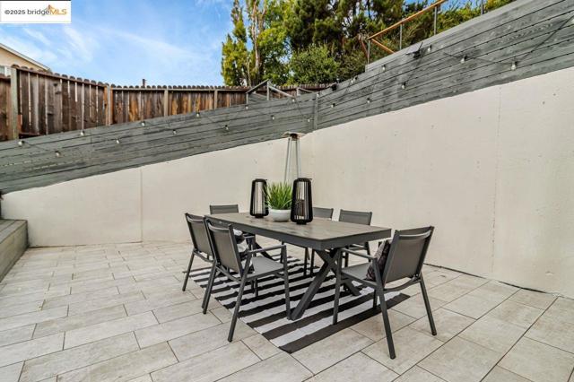 7900 Michigan Ave, Oakland CA: https://media.crmls.org/mediaz/f7048cc3-0c18-4db0-b3f1-2f87f86a5a94.jpg