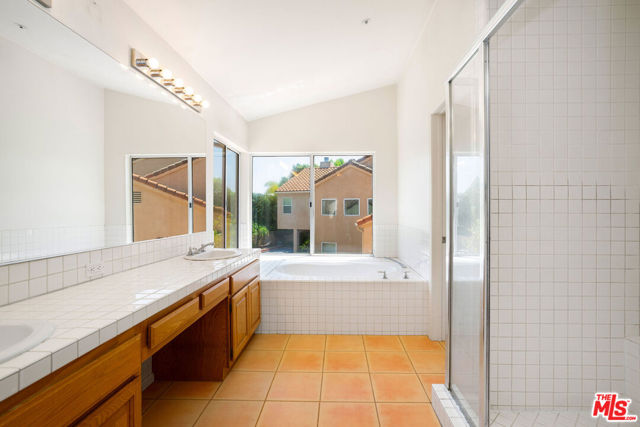 6615 Kentwood Bluffs Drive, Los Angeles CA: https://media.crmls.org/mediaz/f704ba91-1db7-43f5-b907-6275e57a953a.jpg