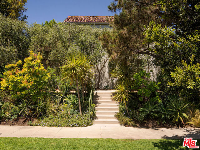 131 S Arden Boulevard, Los Angeles CA: https://media.crmls.org/mediaz/f704bbf6-dbb1-489d-bc5f-c30ff9d2d58c.jpg