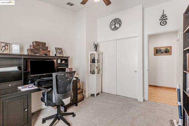 8215 Red Elk Dr, Elk Grove CA: https://media.crmls.org/mediaz/f705006a-fc03-43be-93a5-510bc0859f8b.jpg