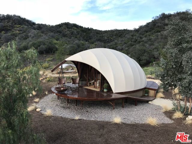 34550 Mulholland Highway, Malibu CA: https://media.crmls.org/mediaz/f705623f-8ea5-44d8-acd0-5bf5639fa9dc.jpg