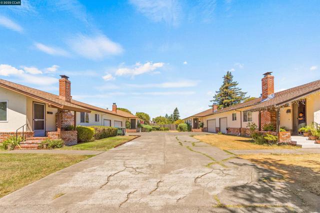 4045 Hoen Ave, Santa Rosa CA: https://media.crmls.org/mediaz/f7069e44-4eb7-4891-9781-7bc9b61ecbcb.jpg