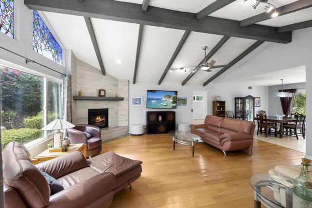 Detail Gallery Image 13 of 75 For 1402 Rimrock Dr, Escondido,  CA 92027 - 4 Beds | 3/1 Baths