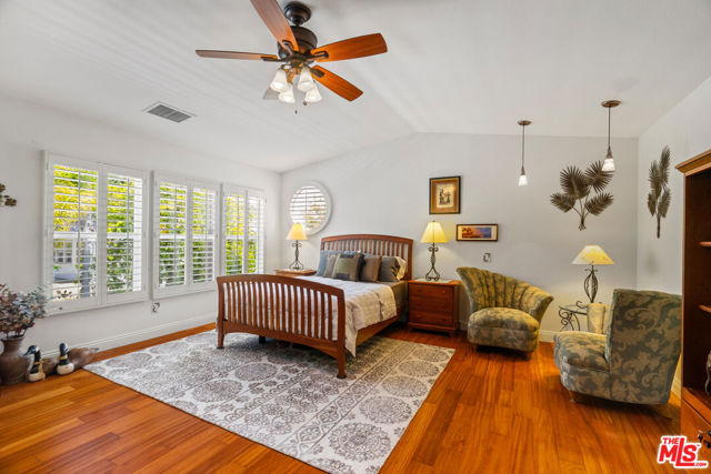 2321 Sunny Point Street, Thousand Oaks CA: https://media.crmls.org/mediaz/f70775b9-4f6c-4f75-b72e-63e168eb830d.jpg