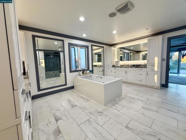 3318 Ellesmere Court, Walnut Creek CA: https://media.crmls.org/mediaz/f707895d-4219-40a5-8c2f-0c2885bf1676.jpg