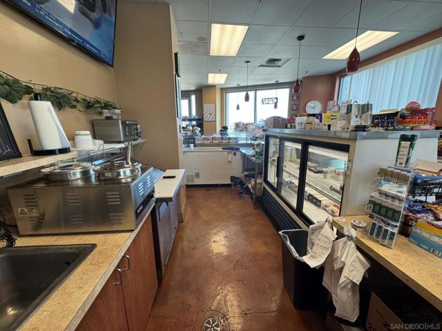 9350 Waxie Way #150, San Diego CA: https://media.crmls.org/mediaz/f7081966-8e79-4ddd-91cc-139d8eb4764e.jpg
