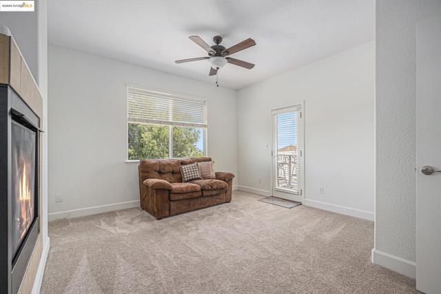 140 Ridge Crest Ct, Oakley CA: https://media.crmls.org/mediaz/f7081f0d-cded-4a32-b7bf-89b01082e71c.jpg
