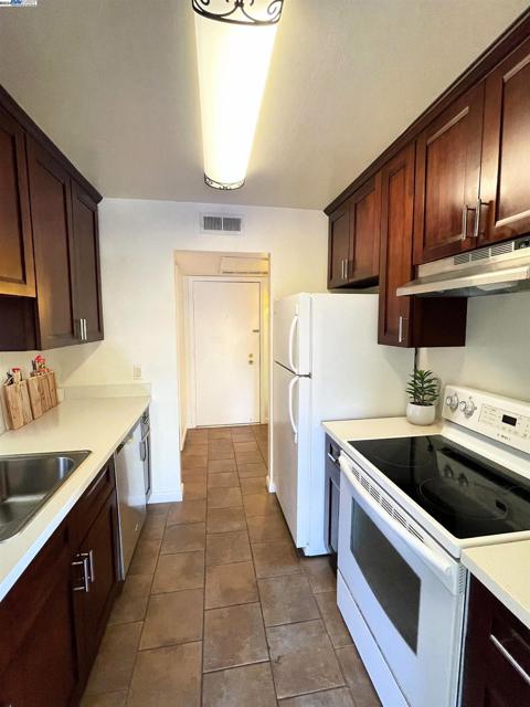 Image 2 of 16 For 470 Civic Dr  207
