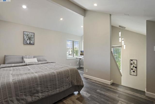 10034 Foxboro Cir, San Ramon CA: https://media.crmls.org/mediaz/f708a0dd-14e1-48c5-8321-e2116fb213d8.jpg
