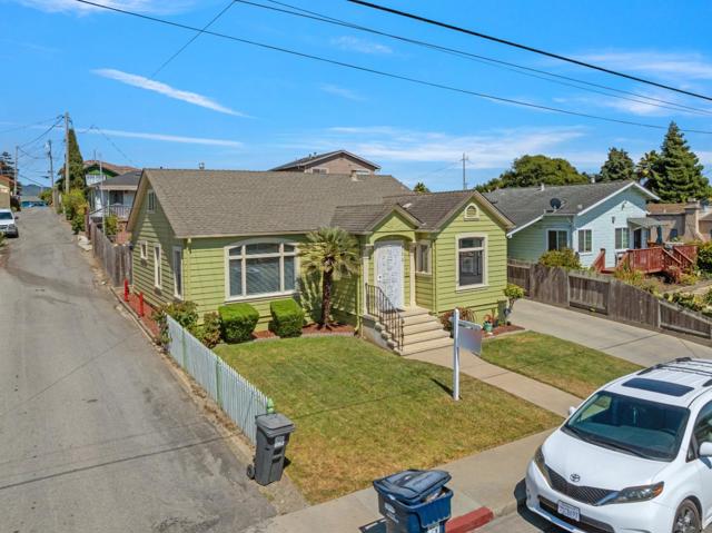 928 Lincoln Street, Watsonville CA: https://media.crmls.org/mediaz/f708d8b0-da42-46e6-9df1-15b5995dc38e.jpg