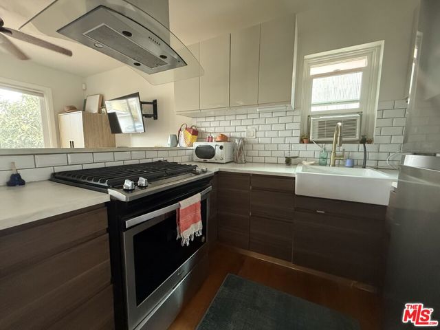 710 Stepney Street, Inglewood CA: https://media.crmls.org/mediaz/f708d9a6-bf16-42d8-b8cd-06d532865b18.jpg