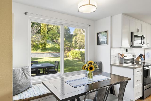 1655 Splitrail Dr., Encinitas CA: https://media.crmls.org/mediaz/f7093cac-2e38-4f08-8a51-9837b7960d85.jpg