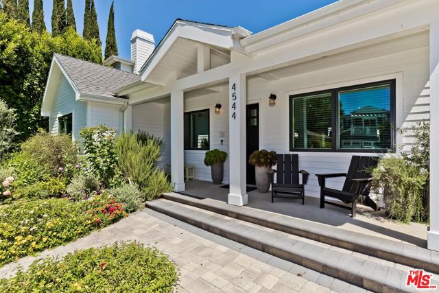 4544 VAN NOORD Avenue photo 3