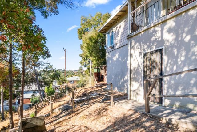 9560 Alcala Avenue, Oakland CA: https://media.crmls.org/mediaz/f70abb1d-44f6-4212-a40b-5b711367261f.jpg