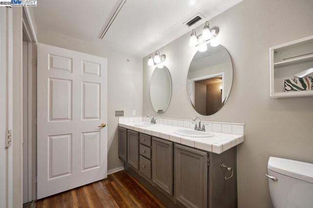 701 Gibson Dr, Roseville CA: https://media.crmls.org/mediaz/f70b39de-1cc2-4fa8-8165-c3e56bb1c995.jpg