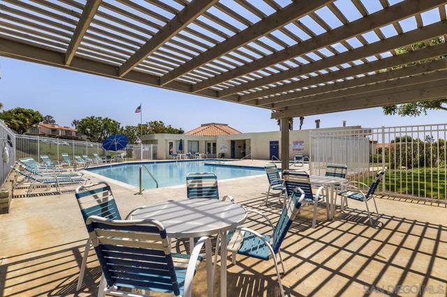 902 Caminito Madrigal, Carlsbad CA: https://media.crmls.org/mediaz/f70bbfa8-ba70-40bd-aac1-373628ffd471.jpg