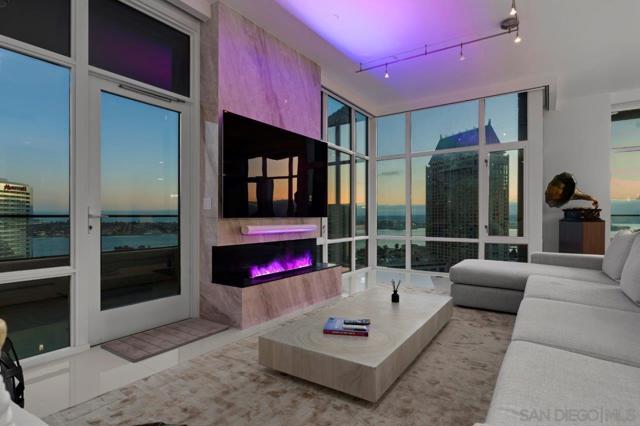 550 Front Street, San Diego CA: https://media.crmls.org/mediaz/f70bcb08-bb28-44fb-ab58-7d7c56296b5b.jpg