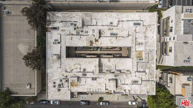 2121 Beloit Avenue, Los Angeles CA: https://media.crmls.org/mediaz/f70bdd16-81e9-4db5-bf3d-25bf96e957d7.jpg