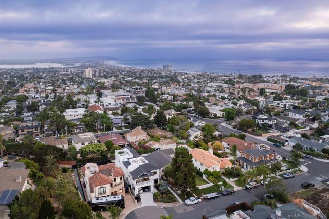 1041 Van Nuys St, San Diego CA: https://media.crmls.org/mediaz/f70c28ab-6b74-43eb-8c46-5686cf9ec984.jpg
