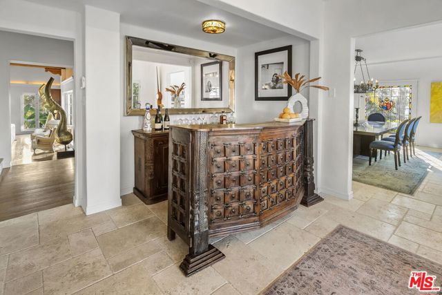 3527 Wonder View Drive, Los Angeles CA: https://media.crmls.org/mediaz/f70c36cf-7cdb-43fb-abd0-bbed75542668.jpg