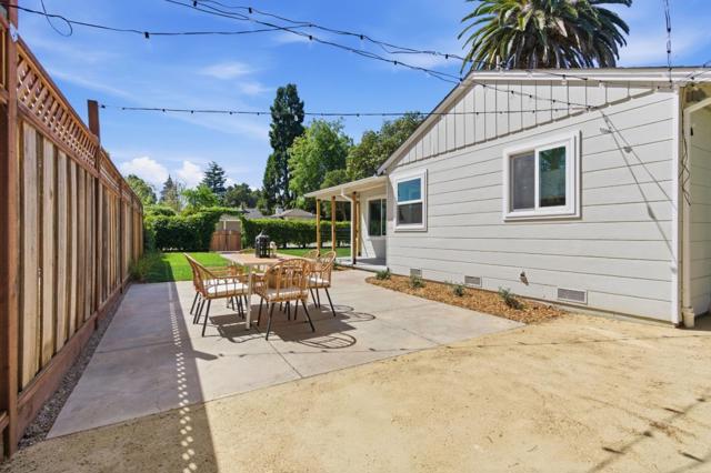 577 Green Manor Court, Palo Alto CA: https://media.crmls.org/mediaz/f70c65ca-b0ba-4eb4-af6b-72a70668a4d1.jpg