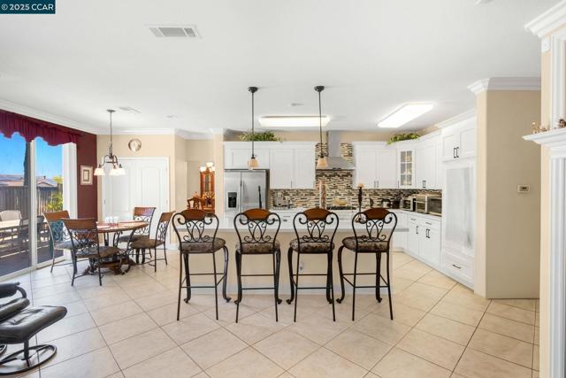 1426 Santa Teresa Dr, Pittsburg CA: https://media.crmls.org/mediaz/f70d1666-0959-4222-a9b8-2debab8f0e83.jpg