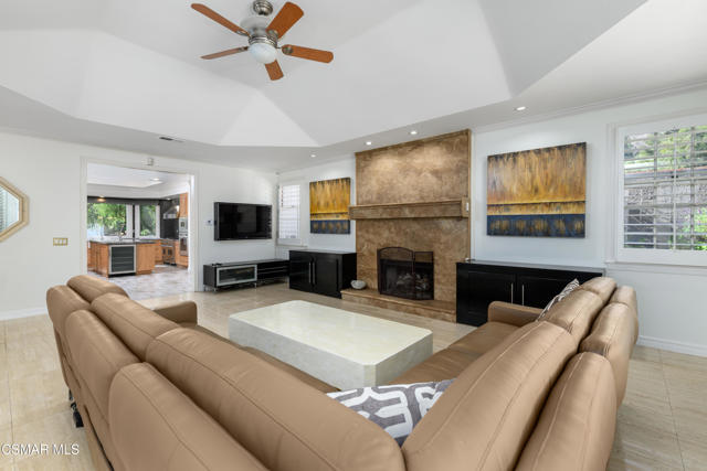 29515 Weeping Willow Drive, Agoura Hills CA: https://media.crmls.org/mediaz/f70de8de-17c7-42c9-b674-e9d252f27ec1.jpg