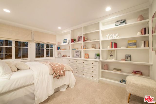 15550 Valley Vista Boulevard, Encino CA: https://media.crmls.org/mediaz/f70e8474-dc19-4da0-9734-1406e7e190ae.jpg