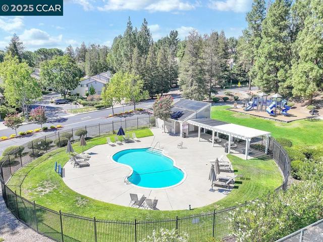 4782 Starflower Dr, Martinez CA: https://media.crmls.org/mediaz/f70ecf54-4930-441e-8600-6fdfaeecb0b7.jpg