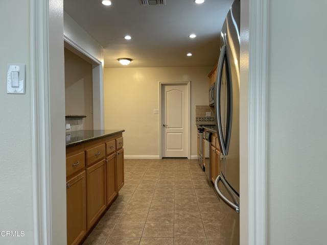 Detail Gallery Image 8 of 18 For 3226 La Crescenta Ave, Glendale,  CA 91208 - 2 Beds | 2 Baths