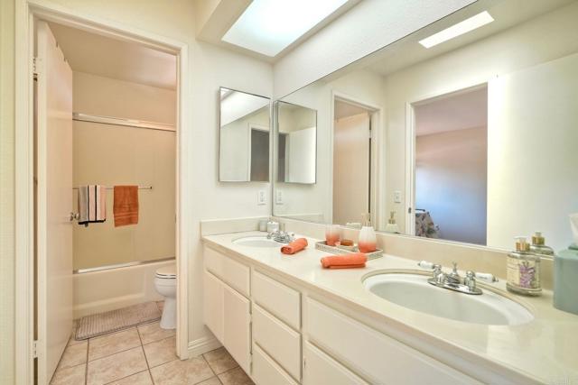904 Robinwood Drive, Oceanside CA: https://media.crmls.org/mediaz/f70f5c55-9490-4692-bfe1-cc8ce3689001.jpg