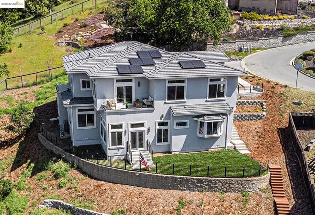 130 Arbor View Ln, Lafayette CA: https://media.crmls.org/mediaz/f70f7604-f643-4a7e-be97-51372b9191ad.jpg