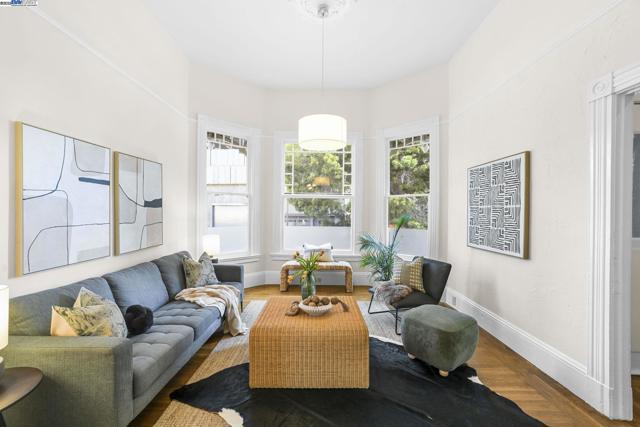 2349 Waverly St, Oakland CA: https://media.crmls.org/mediaz/f70fa174-89ae-426b-a62c-67045fc42c9b.jpg