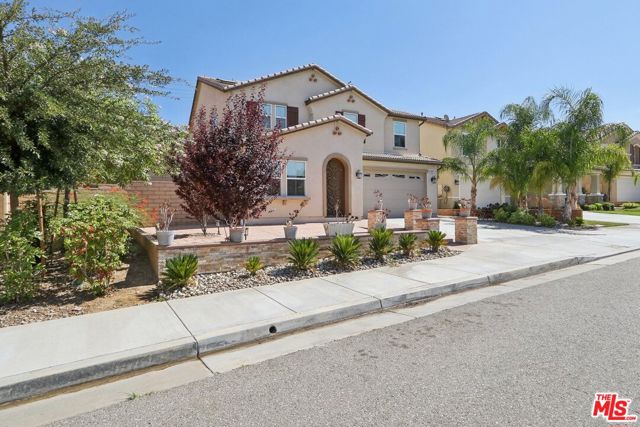 19317 Bension Drive, Santa Clarita CA: https://media.crmls.org/mediaz/f70ffcab-6164-4813-8ca2-172d5701aed3.jpg