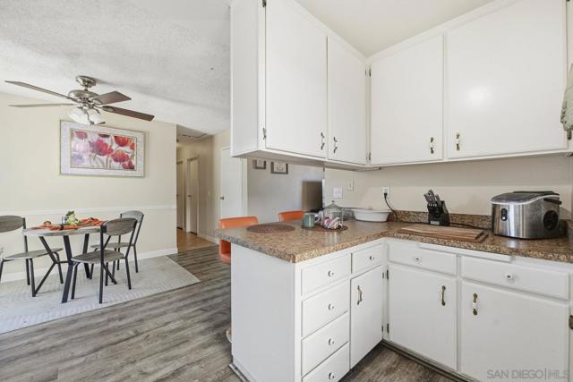 2566 White Oak Pl, Escondido CA: https://media.crmls.org/mediaz/f710505a-ad8b-41bb-bc8f-928021d4fb98.jpg