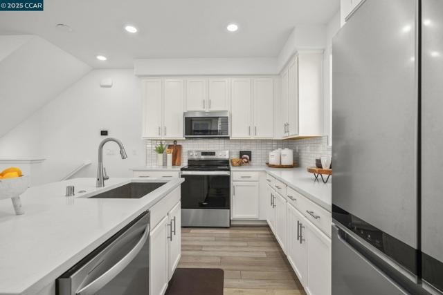 2853 Cathwood Lane, Alameda CA: https://media.crmls.org/mediaz/f710527e-dd86-469f-92f5-b787817b5937.jpg