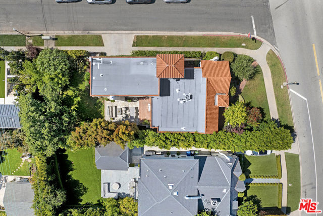 403 S Bundy Drive, Los Angeles CA: https://media.crmls.org/mediaz/f7108a16-e473-4949-99d4-eea8c51875c7.jpg