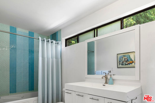 2174 Alcyona Drive, Los Angeles CA: https://media.crmls.org/mediaz/f7109710-6c2e-4211-8942-23581dfa5e93.jpg