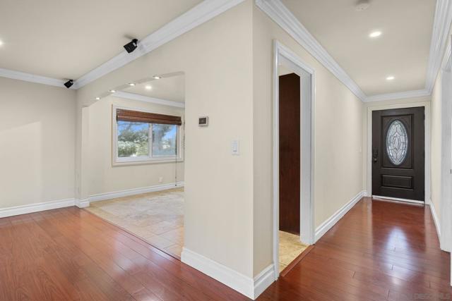 1973 Kinross Ct, Escondido CA: https://media.crmls.org/mediaz/f710a543-d880-4c49-ab2d-e33bc020eef7.jpg
