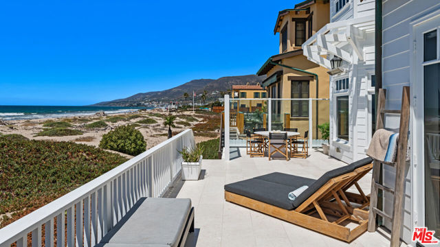 30718 Pacific Coast Highway, Malibu CA: https://media.crmls.org/mediaz/f711038c-355a-4dfe-8bd7-fa01c79c3d02.jpg