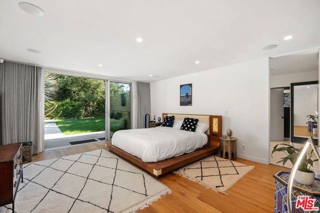 3112 Corda Drive, Los Angeles CA: https://media.crmls.org/mediaz/f7112d99-de9c-461c-9b3c-97905c0d8d5a.jpg