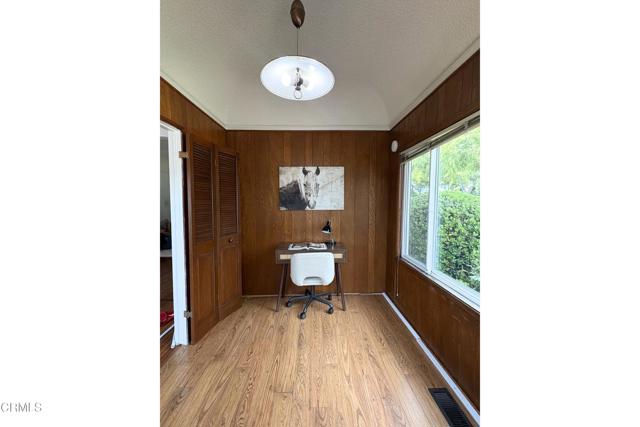 1255 N Dominion Avenue, Pasadena CA: https://media.crmls.org/mediaz/f711f406-8772-47e0-b166-90fbd7e6475f.jpg