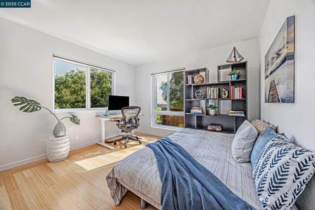 2280 Hastings Dr, Belmont CA: https://media.crmls.org/mediaz/f7130813-7999-47ea-bef0-690ac96764a2.jpg