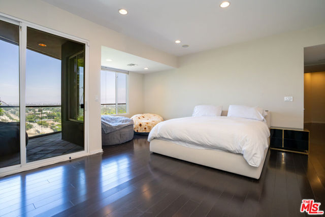 3865 Buena Park Drive, Studio City CA: https://media.crmls.org/mediaz/f71322d2-a986-43cf-9c46-02089a795798.jpg