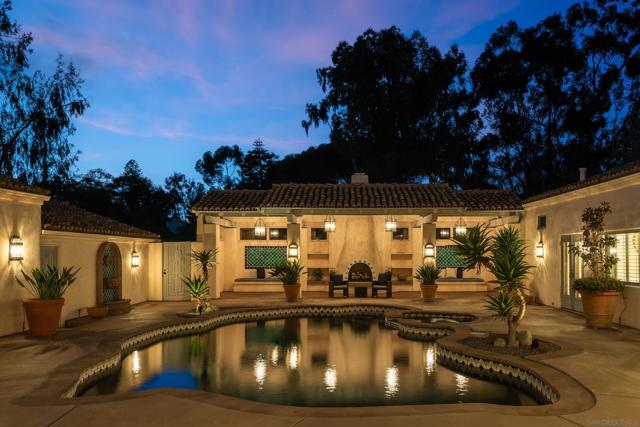 17716 Via De Fortuna, Rancho Santa Fe CA: https://media.crmls.org/mediaz/f7133d61-4964-41e0-9918-caa399f65189.jpg