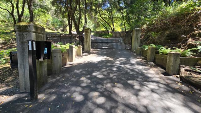 101 Endlich Drive, Santa Cruz CA: https://media.crmls.org/mediaz/f713b193-e0da-4521-adc1-ec20eb9b3f0f.jpg