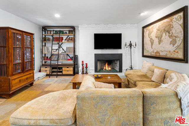 2116 3rd Street, Santa Monica CA: https://media.crmls.org/mediaz/f713f1d8-f13c-491b-92c1-46ccbd75d922.jpg