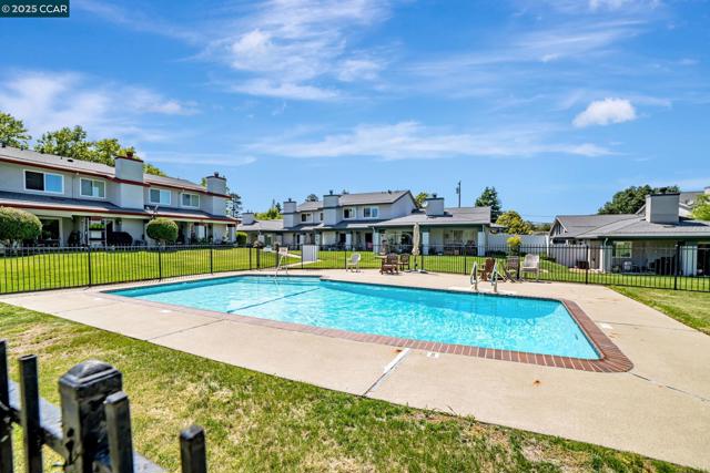 600 Guaymas Ct, San Ramon CA: https://media.crmls.org/mediaz/f7141551-e3c6-457c-a51e-f4a6be74a331.jpg
