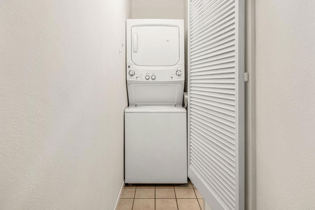 https://media.crmls.org/mediaz/f71419c5-6544-45f9-8e36-5eb0a8af484e.jpg?preset=X-Large