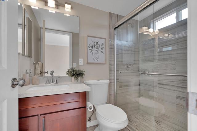4433 Fair Ave, Oakland CA: https://media.crmls.org/mediaz/f71424f7-abf6-49a7-8ed5-3124e36ccdb6.jpg